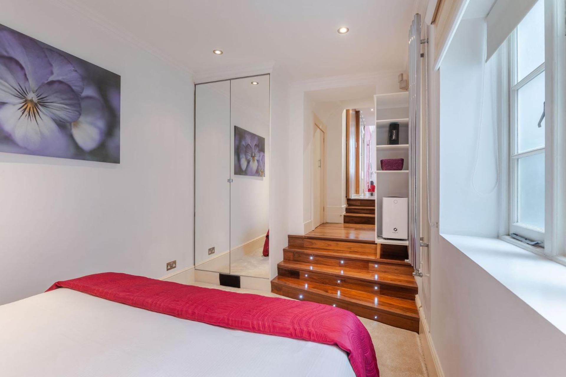 The "Red Room Apartment" - Fitzrovia - By Frankie Says Londres Extérieur photo